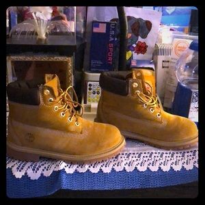 Worn once to tight great shape